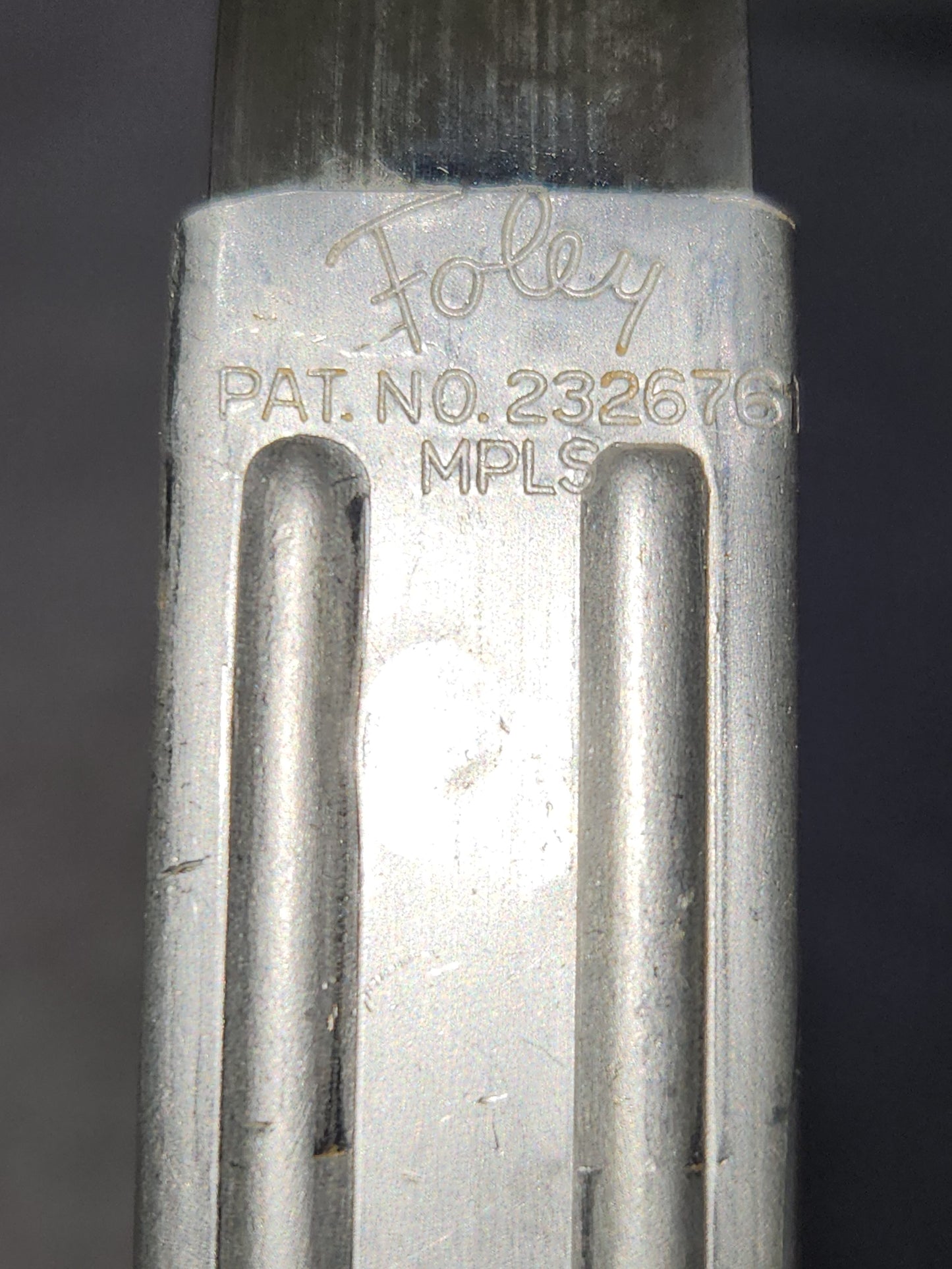 Vintage Foley Small Aluminum Flour Sifter squeeze handle 1 to 2 cup Pat. NO 2322676 fs7