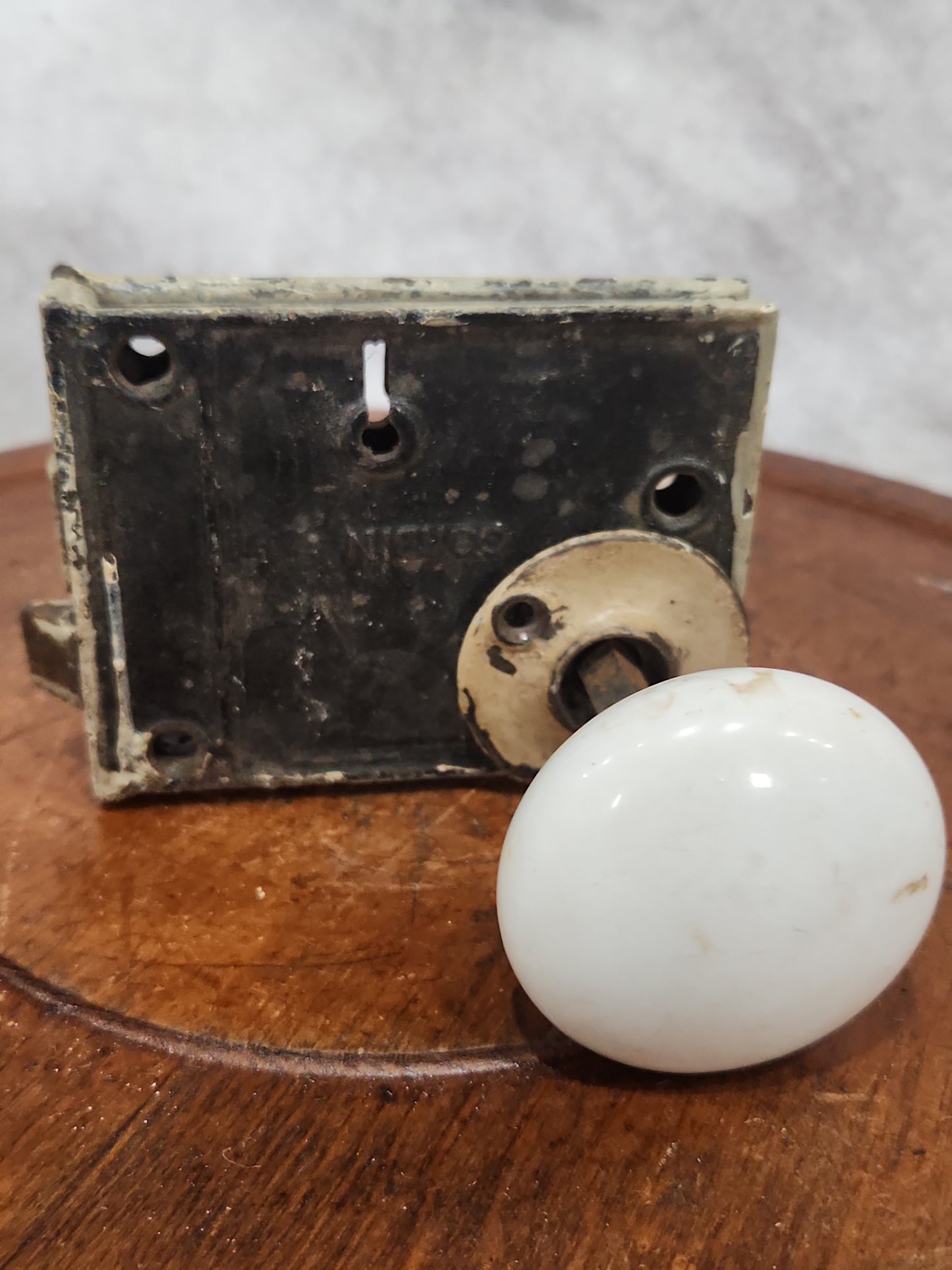 Kn5 Antique White Door Knob and Lock Set kn5