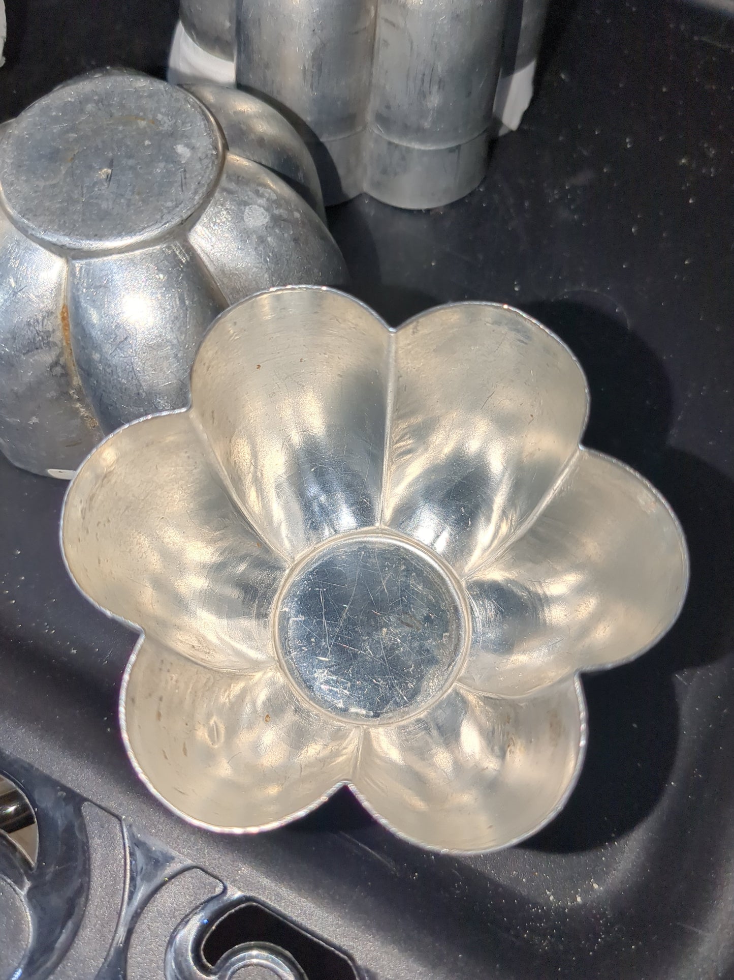 Vintage flower shaped aluminum baking cooking muffin tart tins alu20