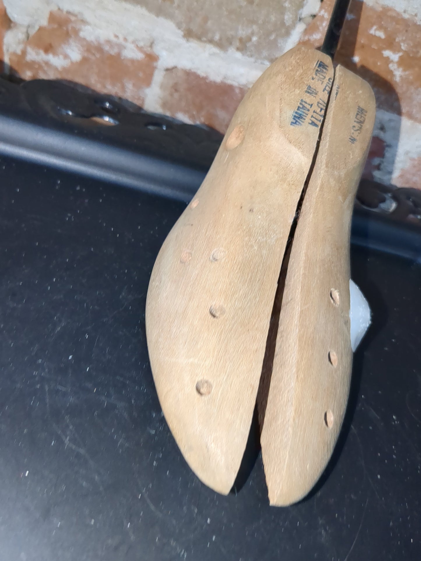 Vintage Shoe Stretcher Mens Medium 7D-11A Wooden & Metal Parts Made In Taiwan sh755