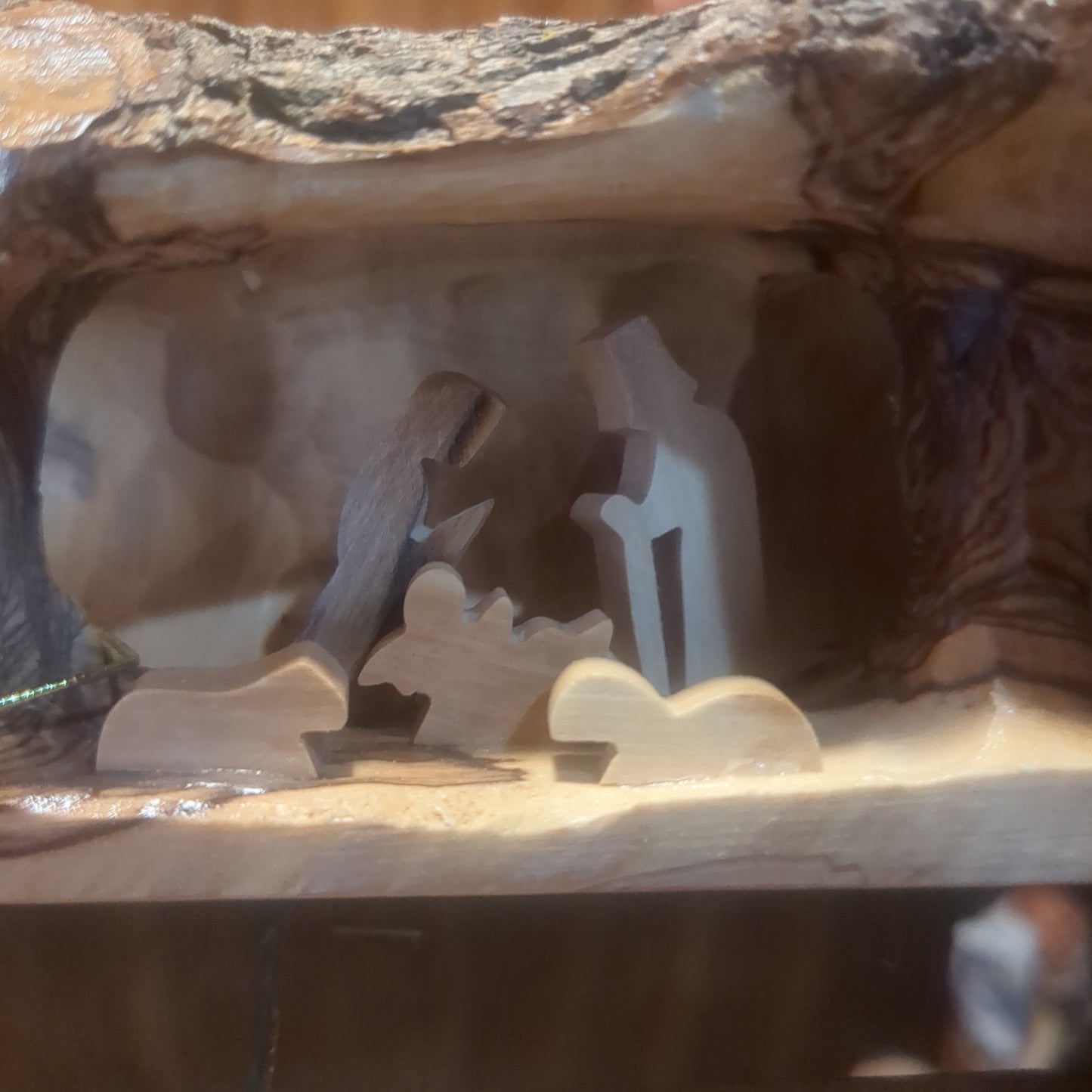 Small Grotto carved in olive wood Branch - 3"x5"