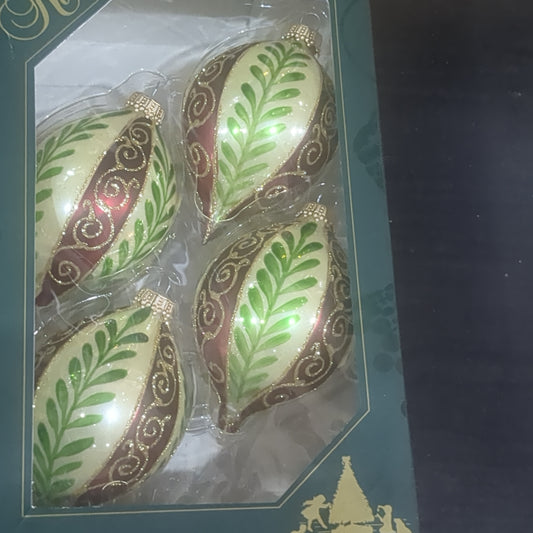 Ornament Chablis Gold Shapes Leaves Scrolls Gold Caps oval