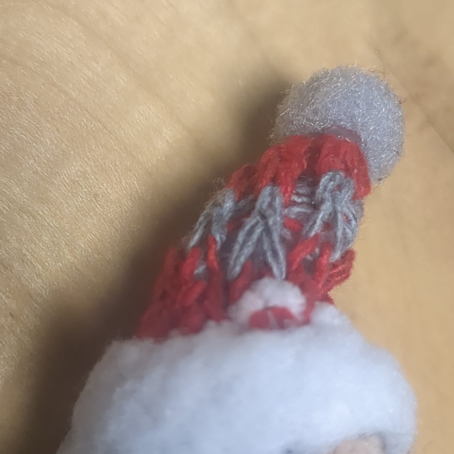 Gnome pocket friend red and grey hat
