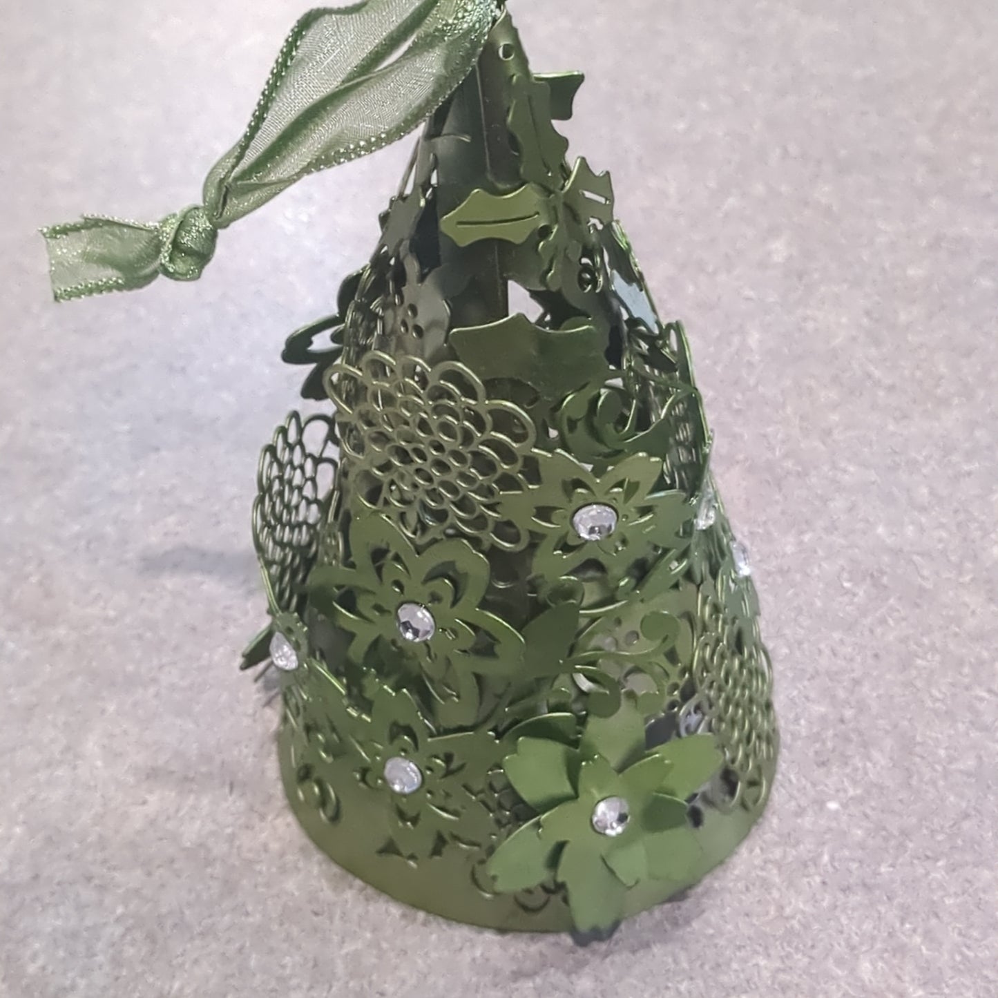 Metal tree ornament