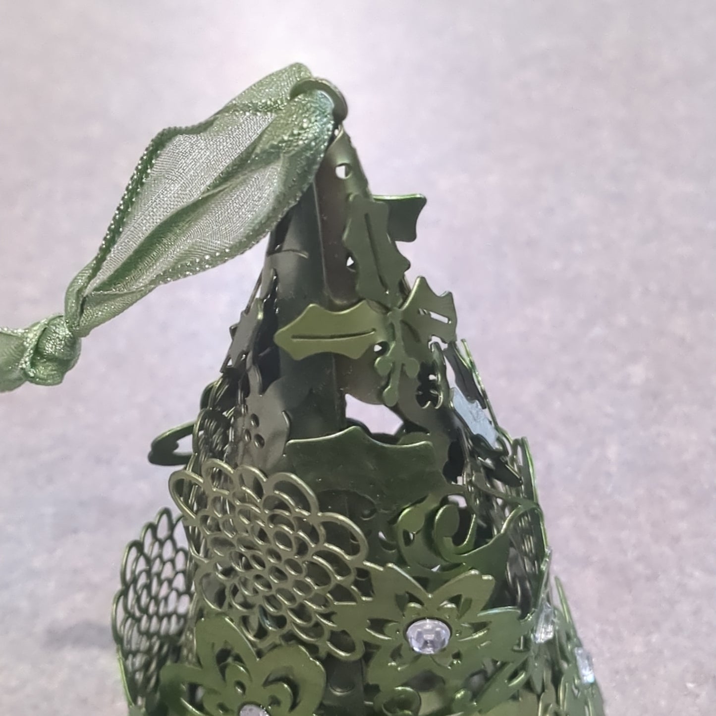 Metal tree ornament
