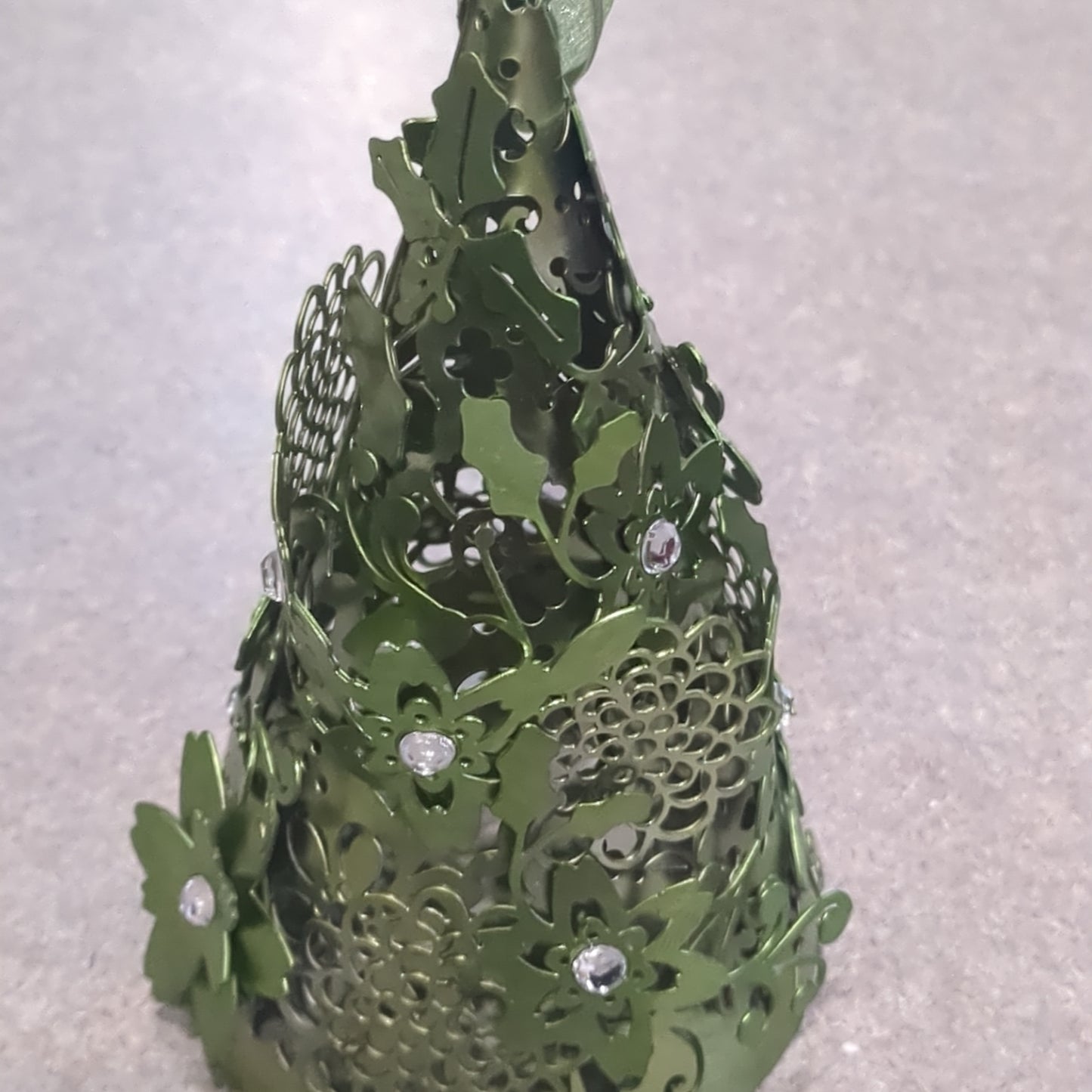 Metal tree ornament