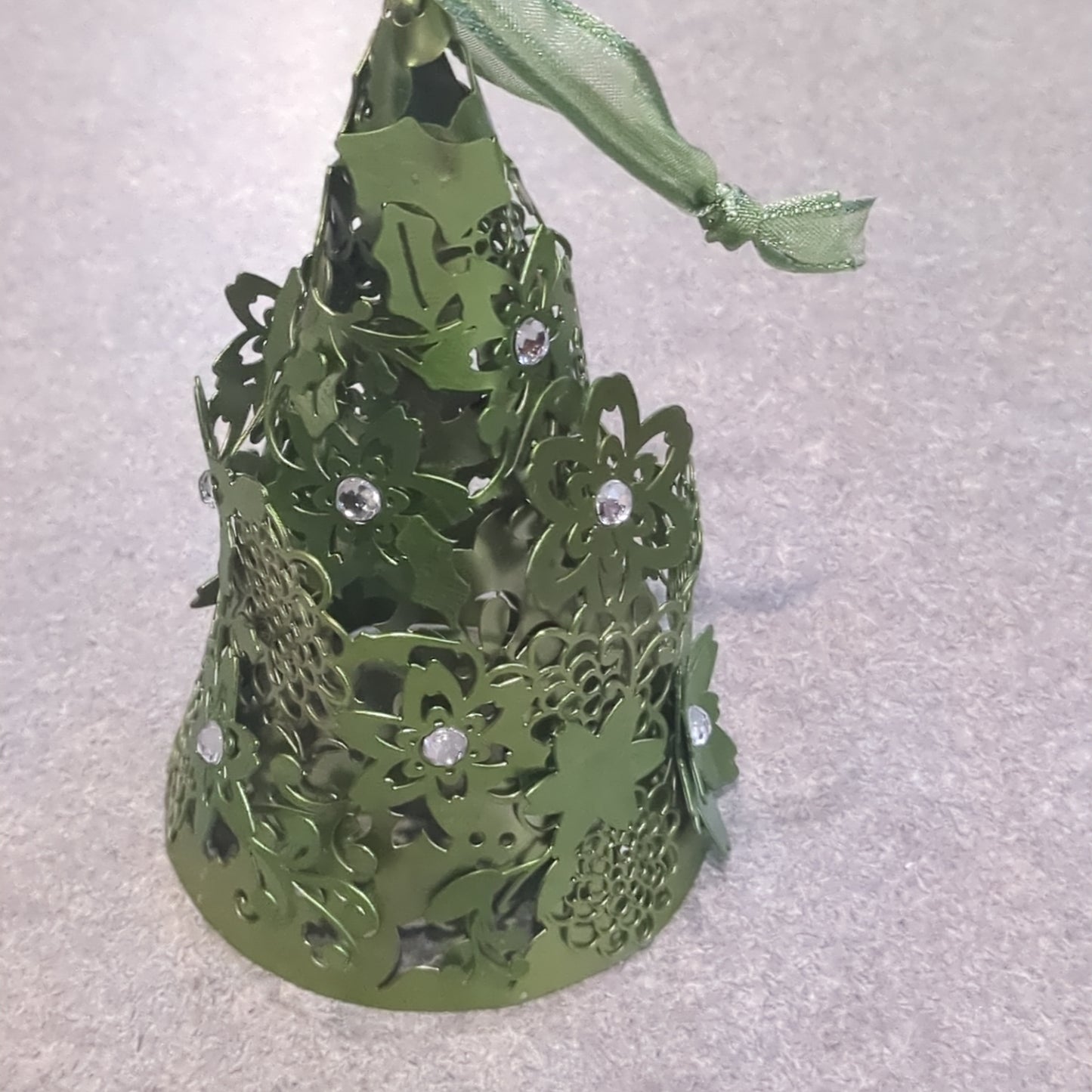 Metal tree ornament