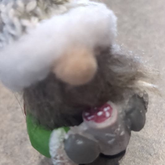 Gnome pocket friend white and grey hat