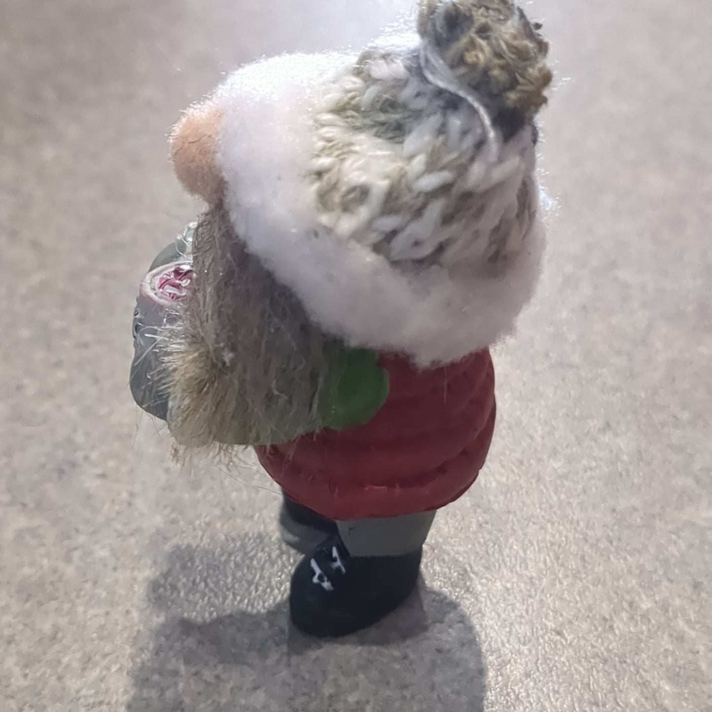Gnome pocket friend white and grey hat