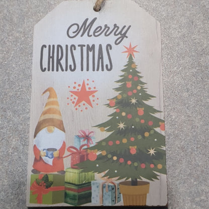 Tag ornaments Merry Christmas. It has a gnome