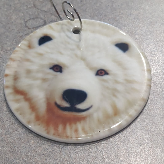 Ceramic ornament with polar bear face appears 3D but it is not