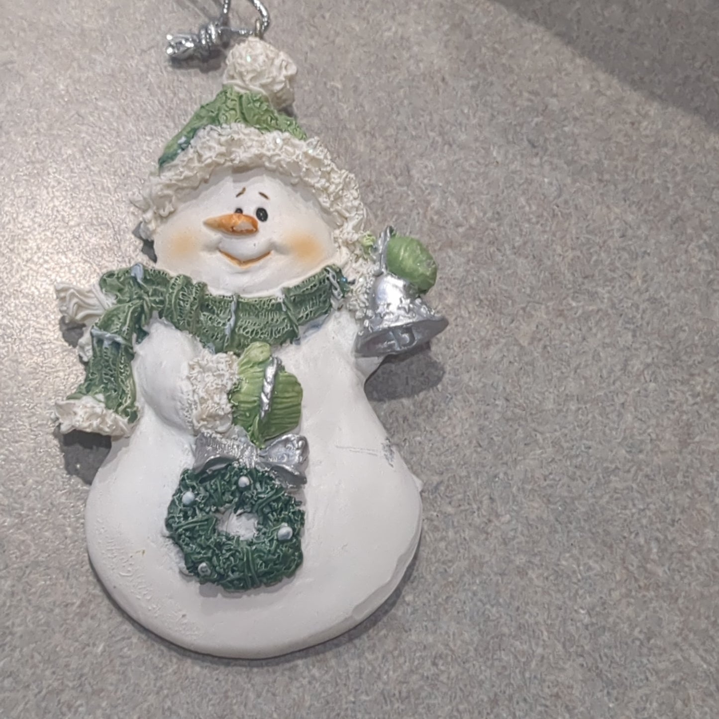 Og4 Polycrylic snowman ornament with bell & wreath