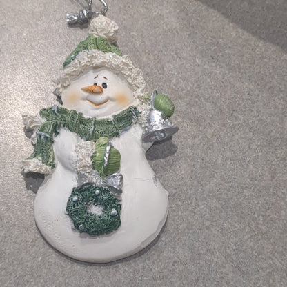 Og4 Polycrylic snowman ornament with bell & wreath