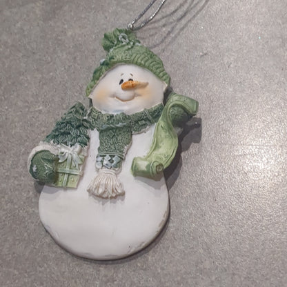 Og1 Polycrylic snowman ornament with a scroll and gift - green