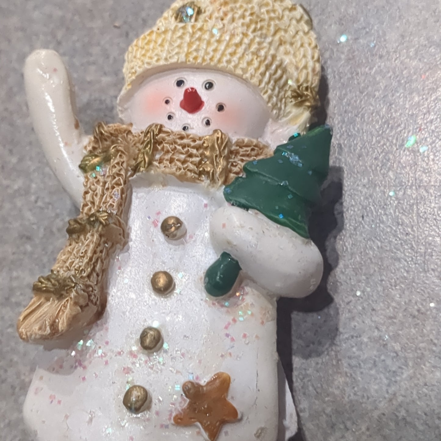Polycrylic snowman ornament with tree yellow