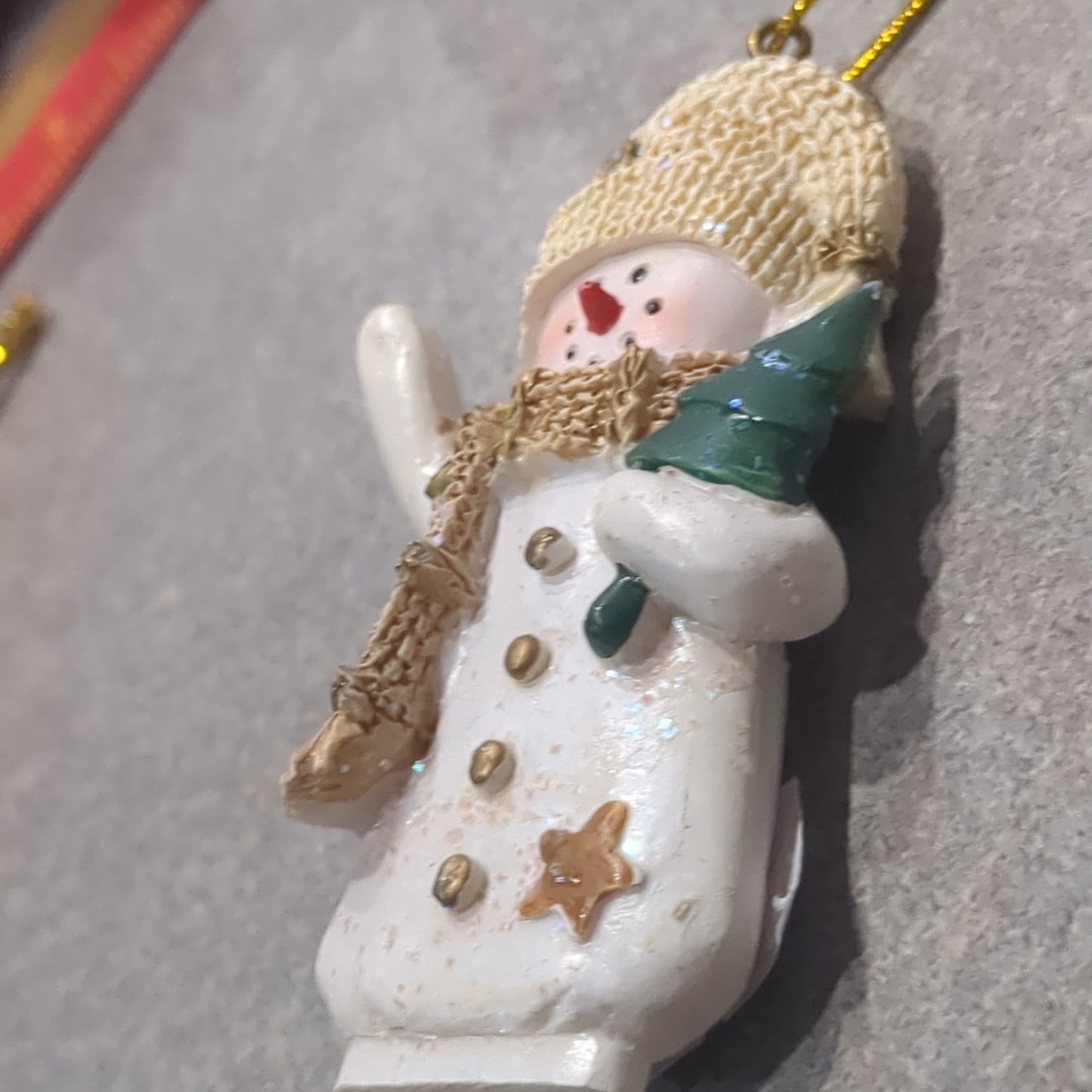 Polycrylic snowman ornament with tree yellow
