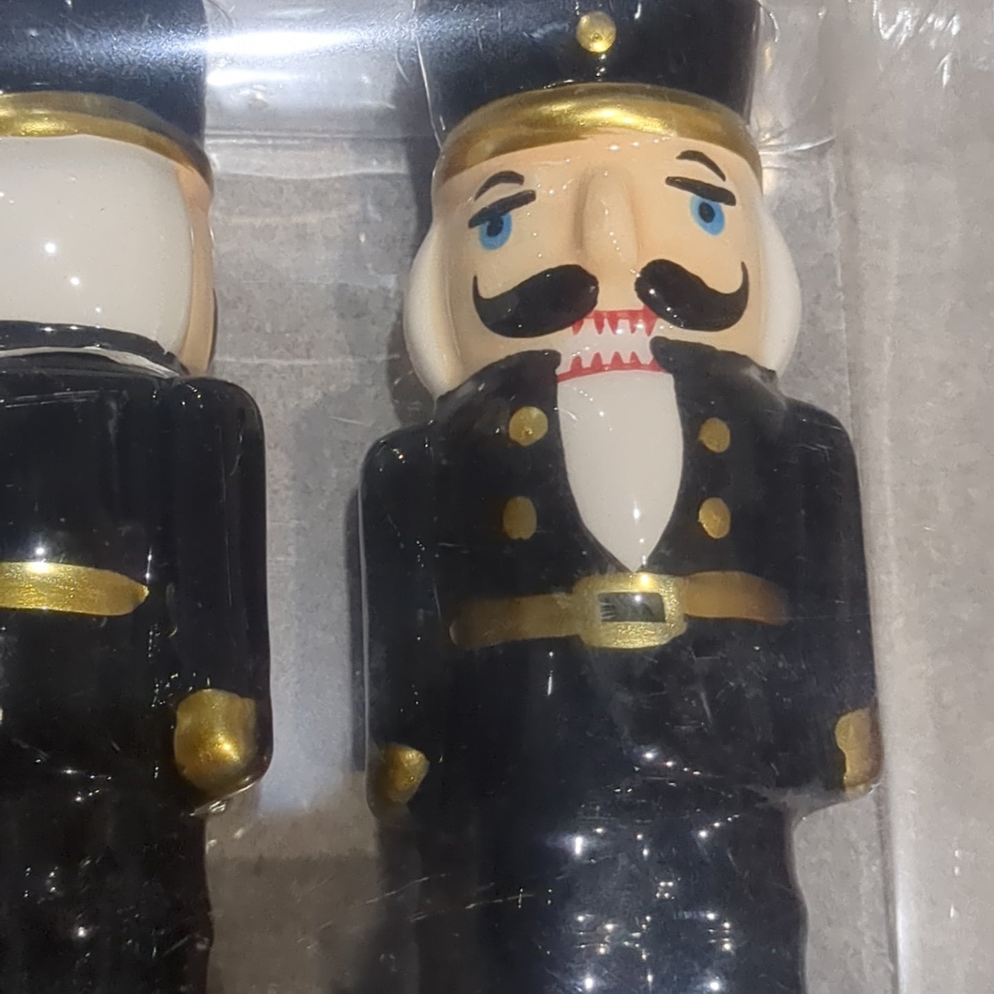 Salt and pepper shakers nutcracker black and gold
