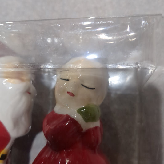Salt and pepper shakers Santa and Mrs Claus