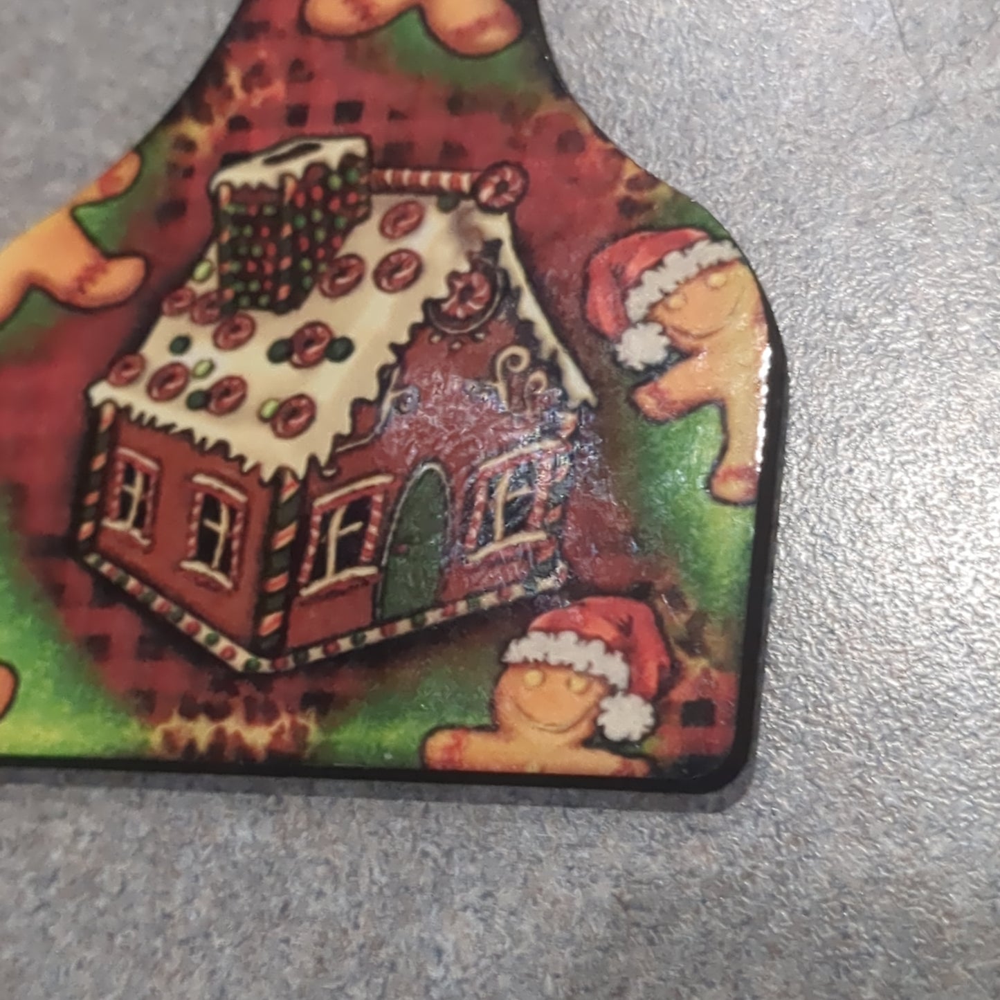 Keychain - ear tag gingerbread house