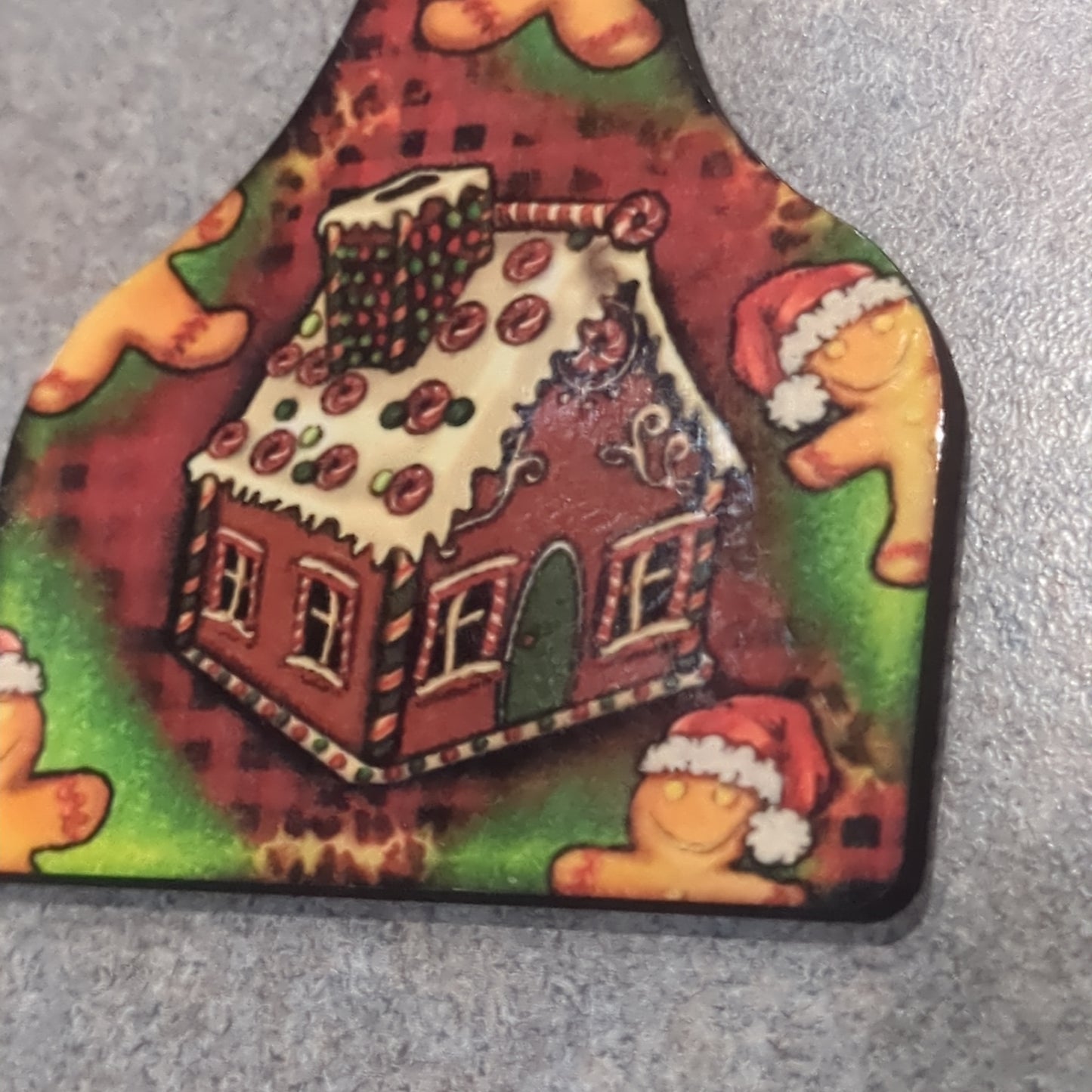 Keychain - ear tag gingerbread house