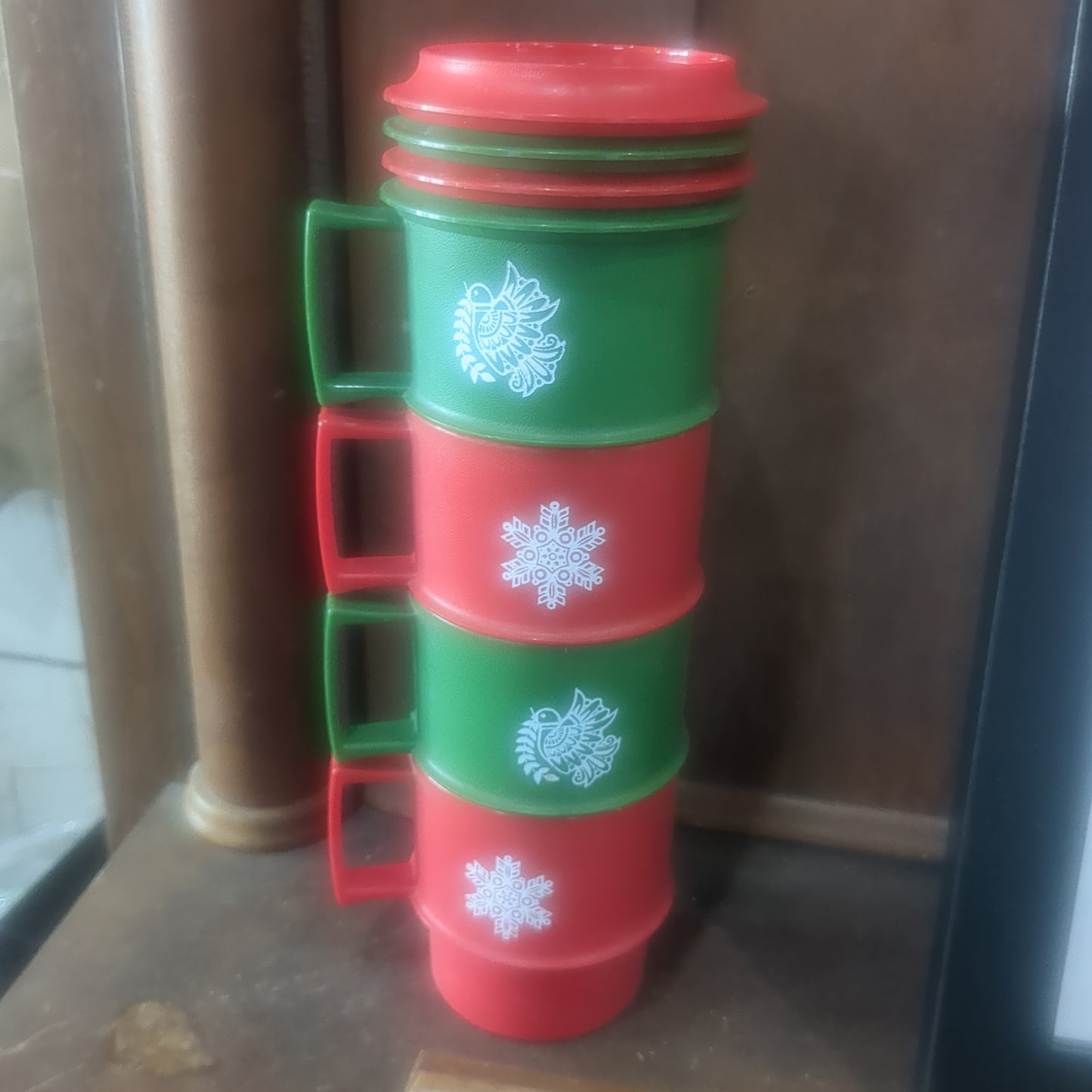 Vintage 4 Tupperware holiday cups with saucers