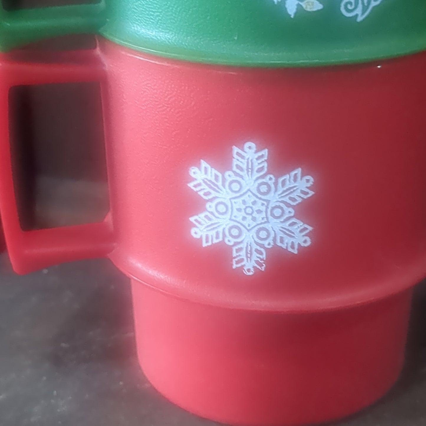 Vintage 4 Tupperware holiday cups with saucers