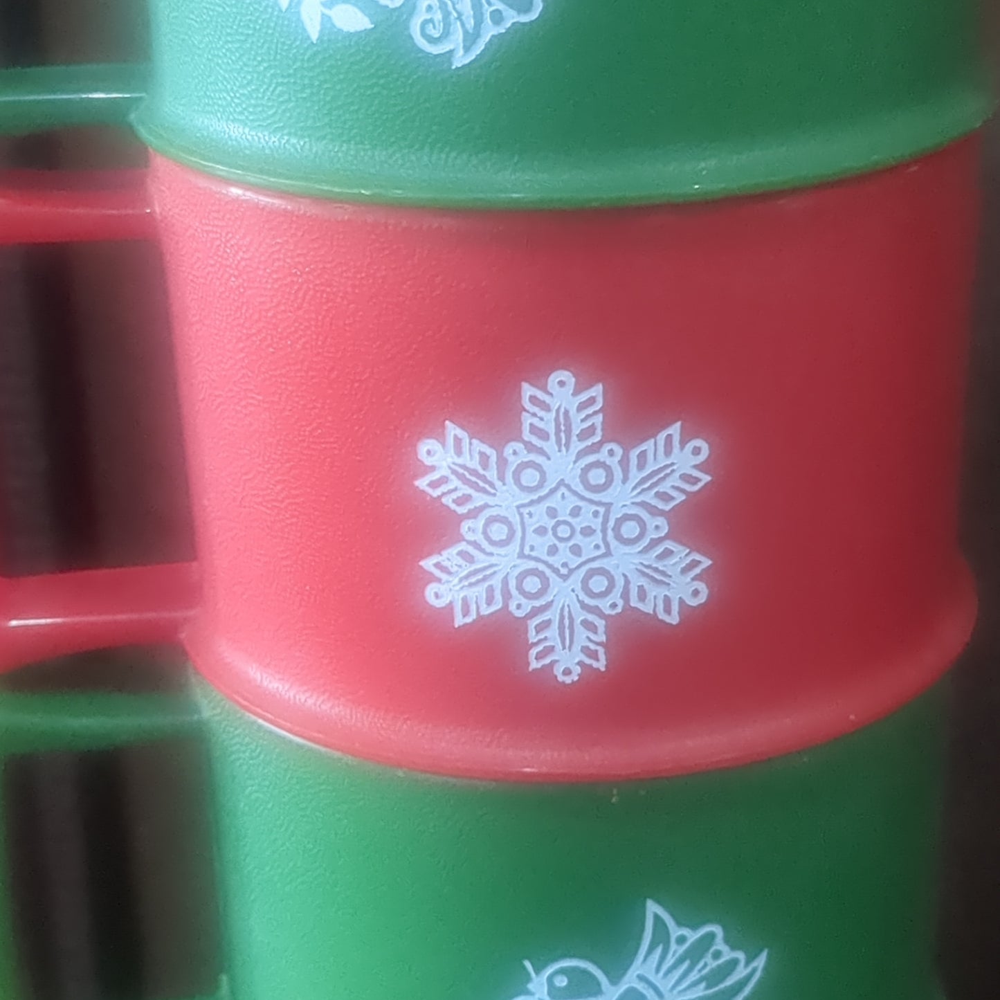 Vintage 4 Tupperware holiday cups with saucers