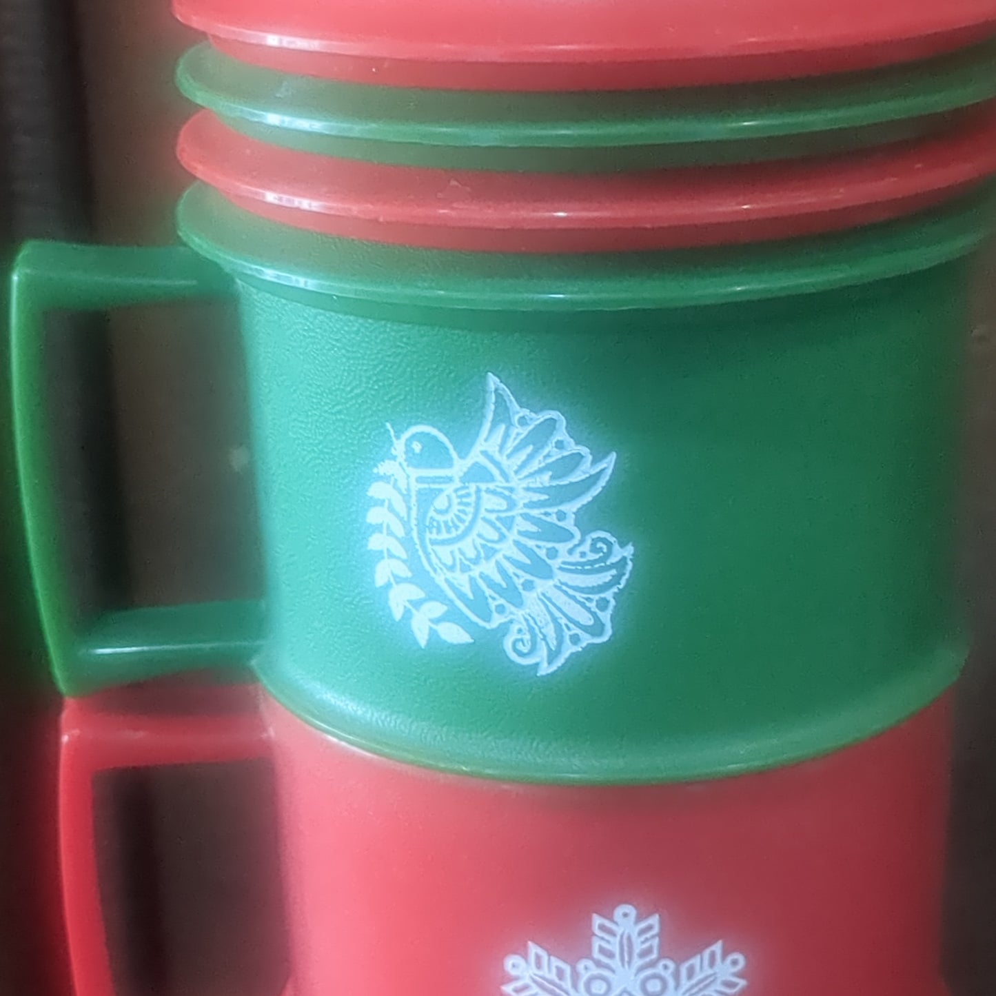 Vintage 4 Tupperware holiday cups with saucers