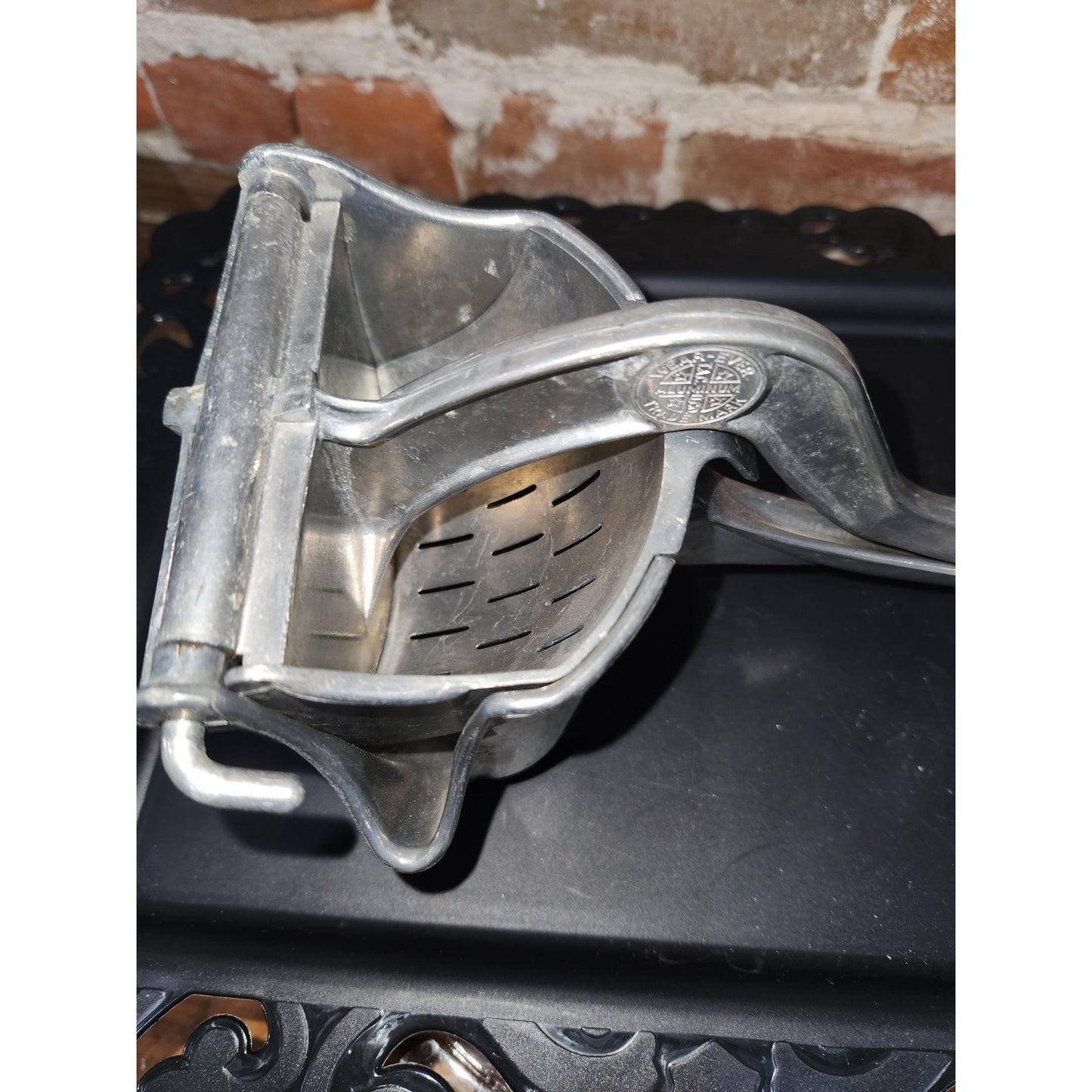 Vintage Large Cast Aluminum Juice Hand Press alu456 Wear-Ever