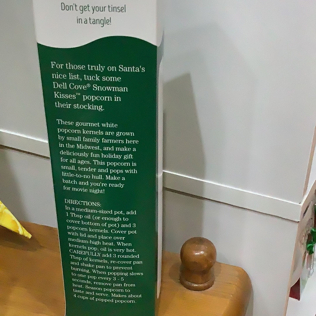 Popcorn snowman kisses kernels