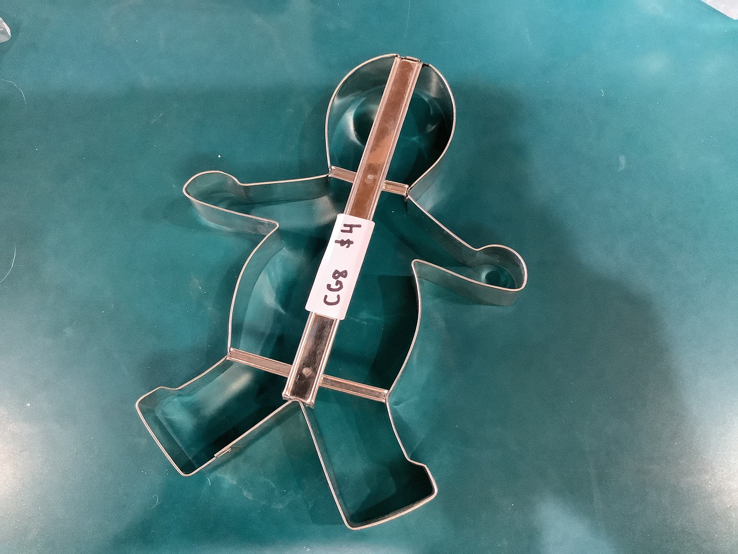 CG8 giant gingerbread cookie cutter