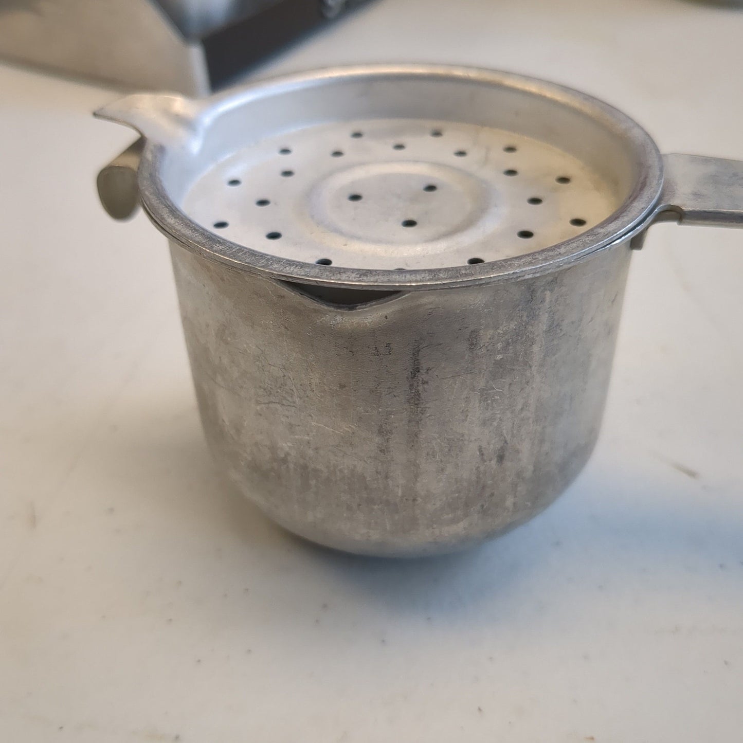 alu106 Vintage Sauce Melter with Strainer Lid