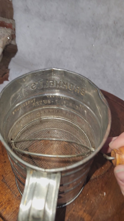 Vintage Bromwell’s 3 Cup Crank Handle Sifter metal and wood crank fs90