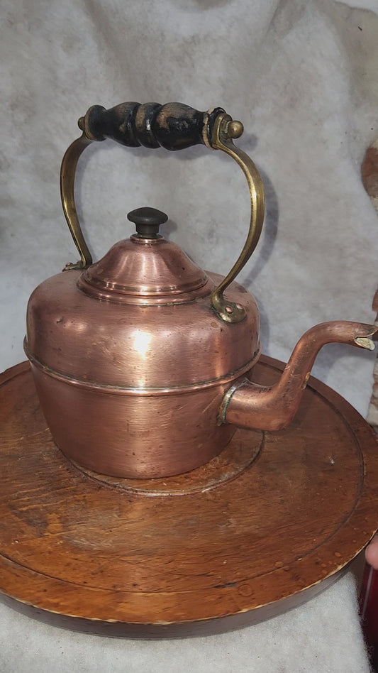 Vintage Copper Tea Pot With Wood Handle made in England kit656