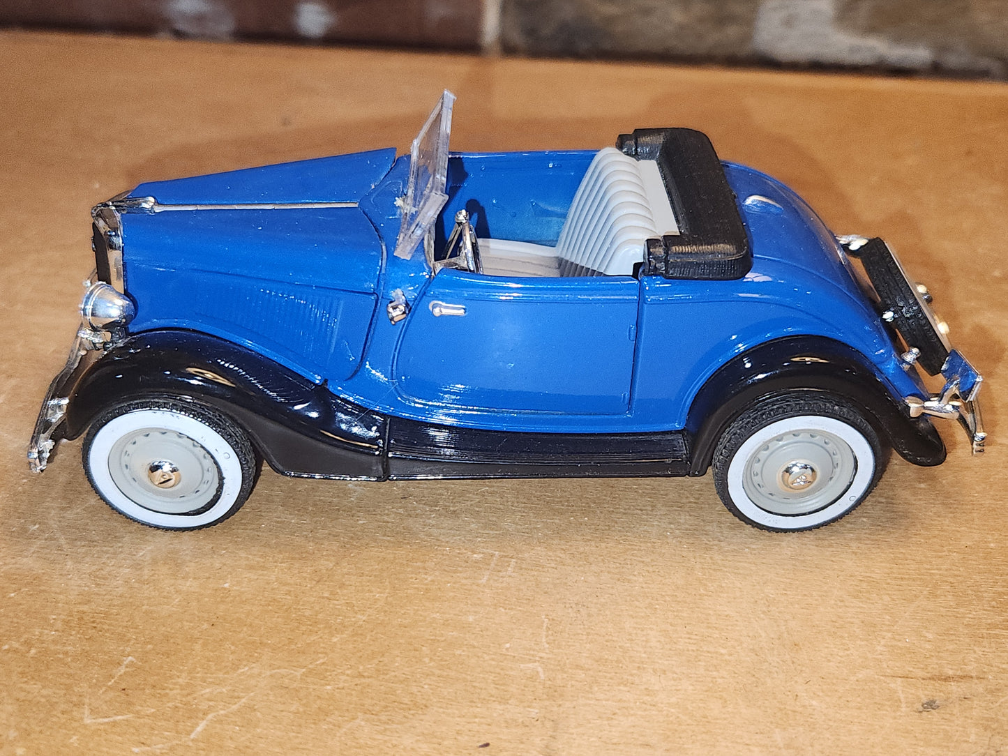 Vintage 1834 Ford V8 Roadster 1:32 Scale vc6