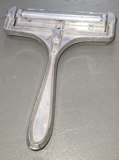 Vintage Metal Adjustable Wire Cutter Slicer w/ Roller Made in Taiwan ki66