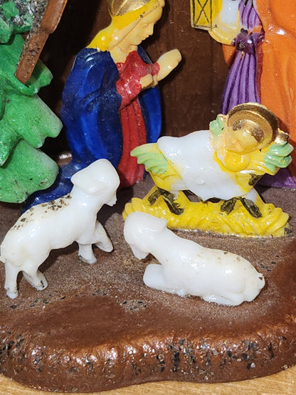 Vintage Plastic Celluloid Triangle Nativity Made in Hong Kong Mica n19