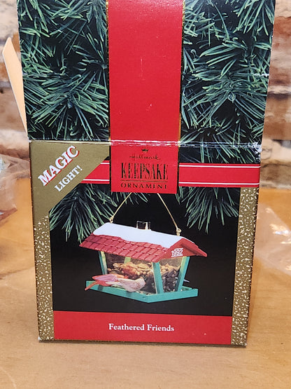 Vintage Hallmark Keepsake Ornament Feathered Friends Bird Feeder Magic Light 1992
