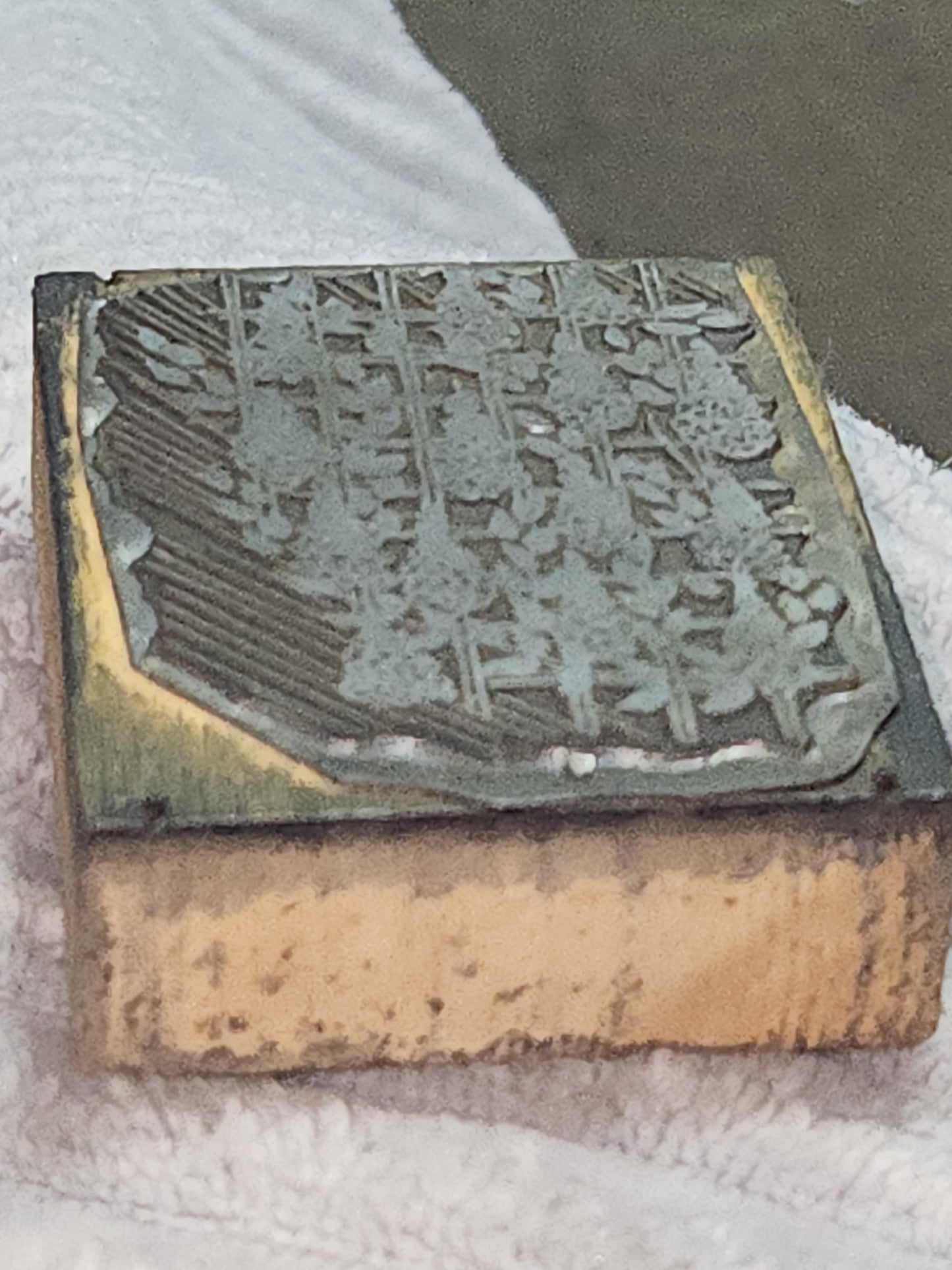 Vintage Wood Metal Newspaper Print Block Printer's Press Grapevine Grapes Flower pbgv