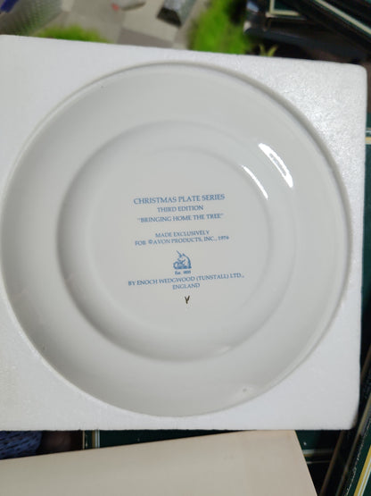 Vintage Avon Christmas 1976 Bringing Home the Tree Plate Original Box. Enoch Wedgewood England