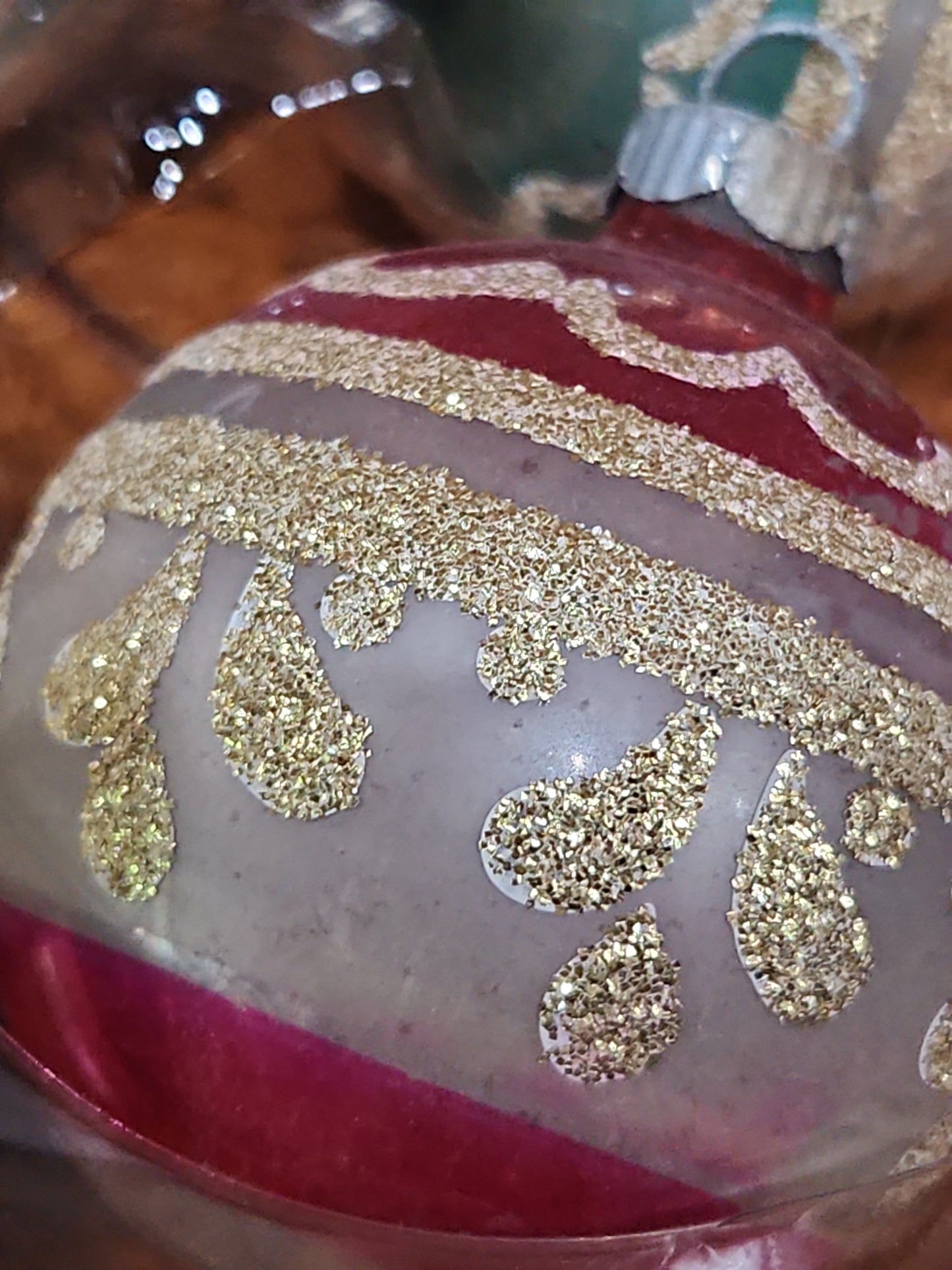 Vintage Shiny Brite Set of 4 Glass Ornaments with Same Design with Silver Stripes and Gold Mica Accents. 2 Matching Green and 2 Matching Red. Sb7