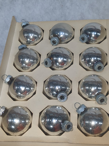 box of Shiny Brite silver ornament 1 1/2" bo5