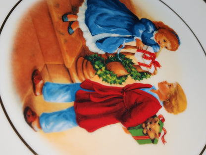 Vintage Avon Christmas 1982 Second Edition Christmas Memories Keeping the Christmas Tradition Plate 22k gold trim Original Box.