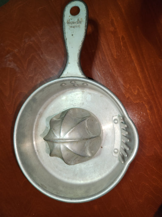 Vintage Kwicky Aluminum Juicer made by Quam-Nichols Co Chicago USA pat #141788 juic5