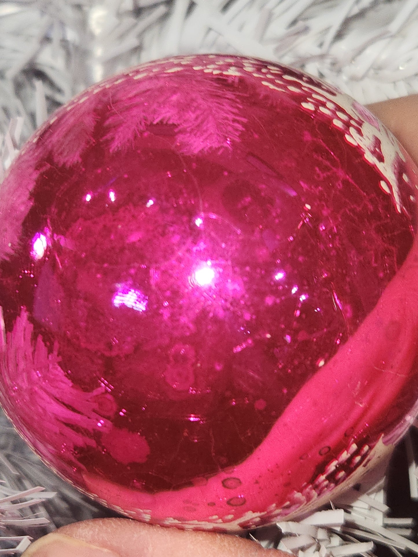 Vintage Shiny Brite Hot Pink Stenciled Ice Skating Glass Ball Ornament GLOWS vo8