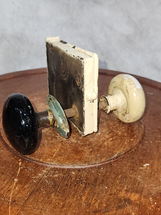Kn11 Antique Black & White Door Knob and Lock Set kn11