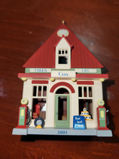 HH2001 2001 service station Ornament Hallmark Nostalgic Houses,