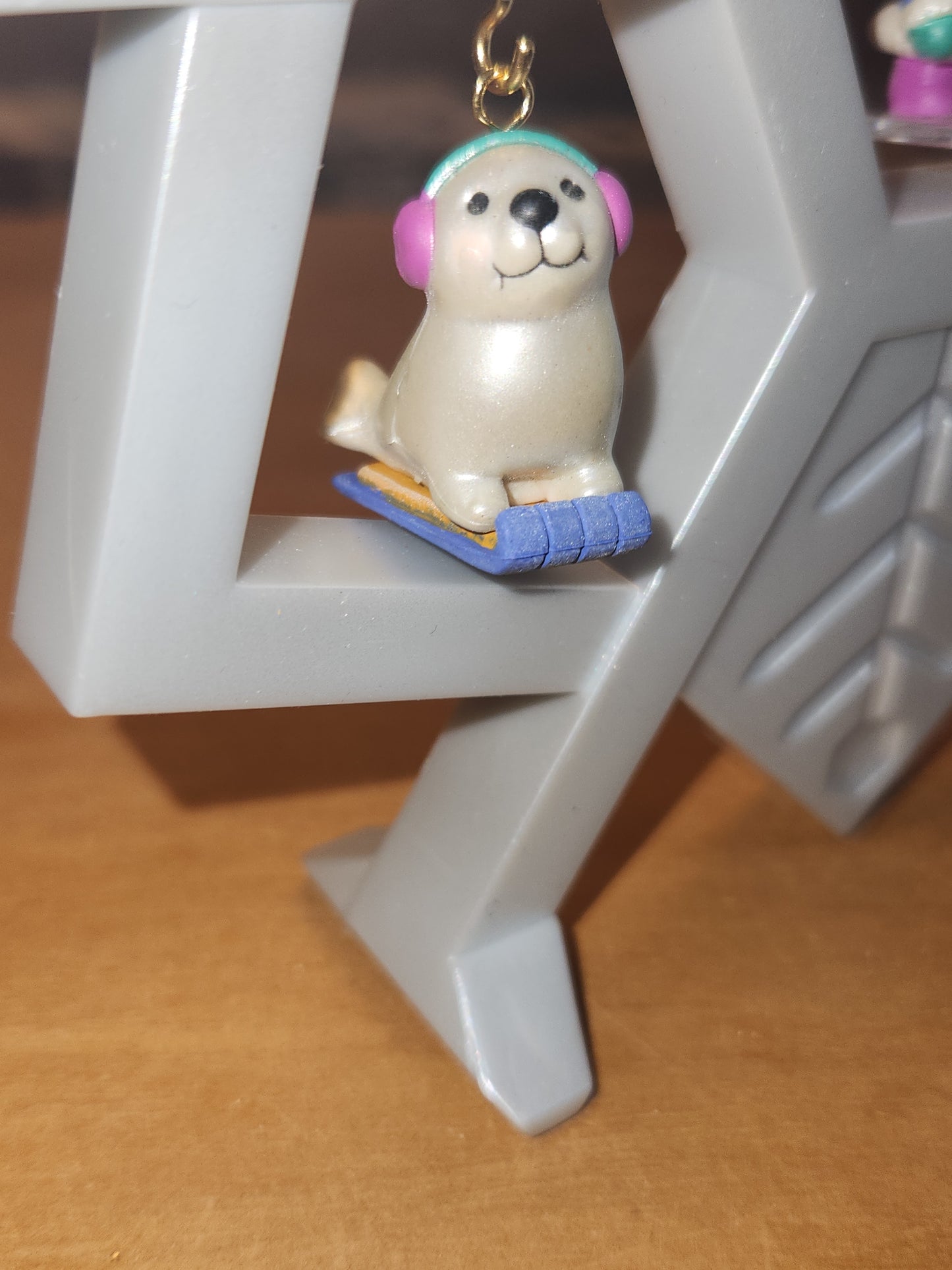 Vintage Avon Wee Winter Friends Display Stand Along With Set Of Four Wee Winter Friends Penguine, Seal, Polar Bear, Eskimo NO BOX ww67