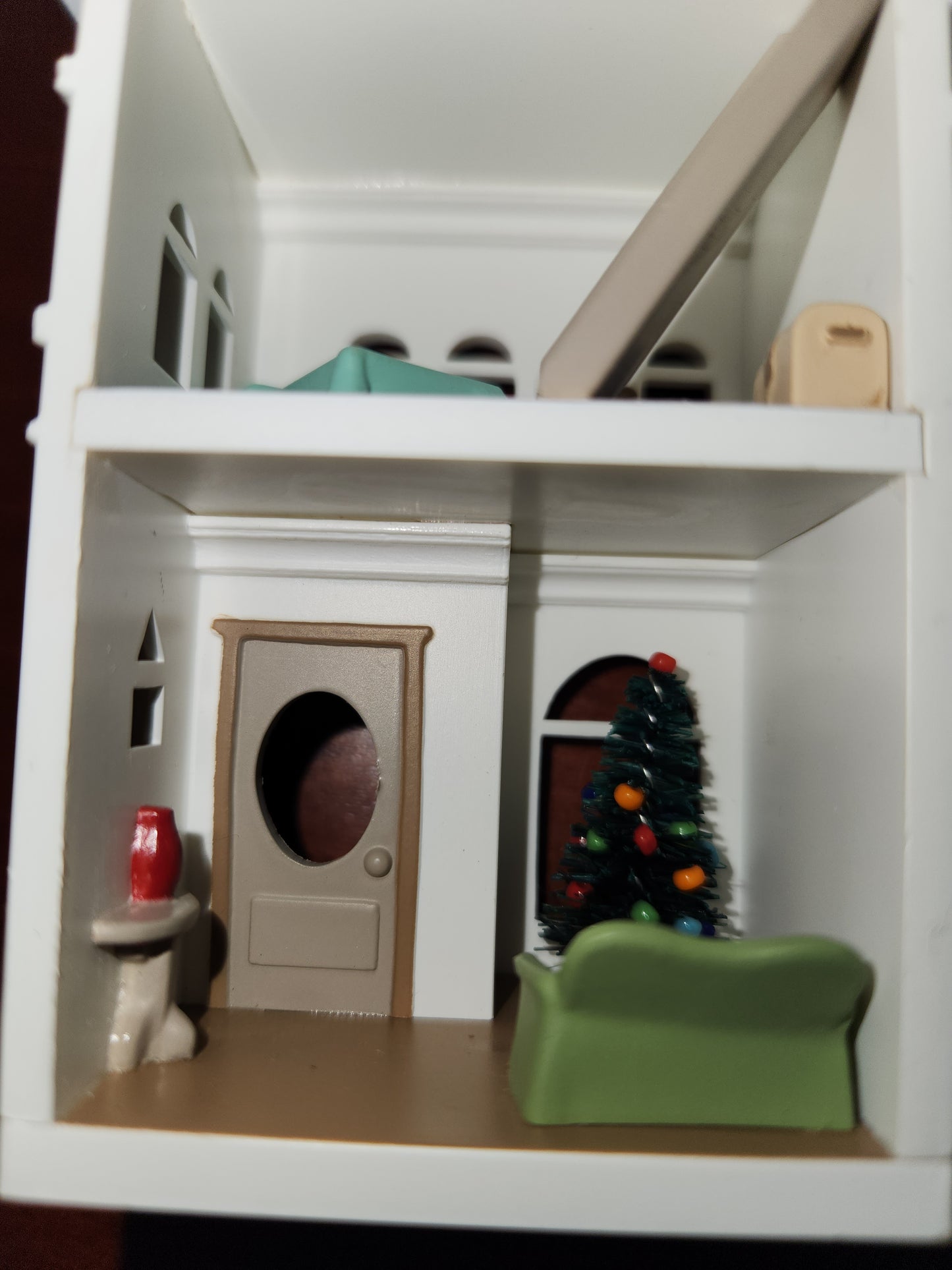 2010 a colonial Christmas Ornament Hallmark Nostalgic Houses, Shops, and Village. 27th in series. has original box