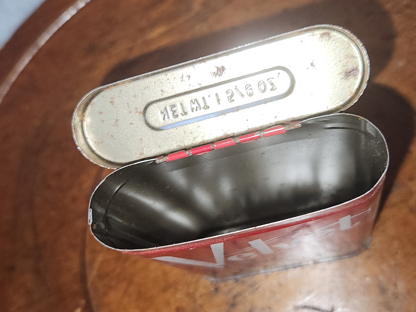 Vintage Tobacco Velvet pipe and cigarette 1 1/2 oz  Kentucky tin119